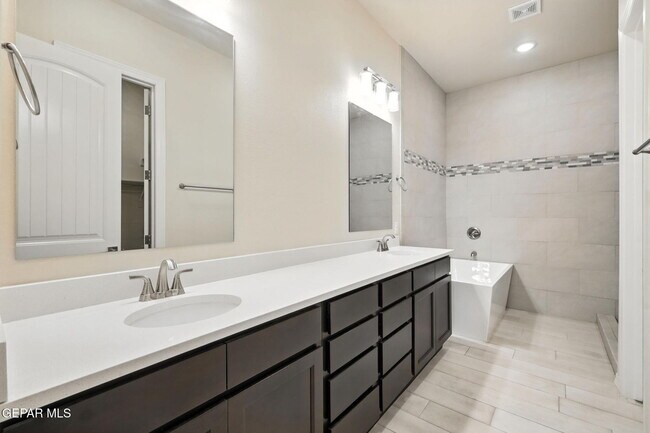 Building Photo - 14937 Tierra Mirage Ave