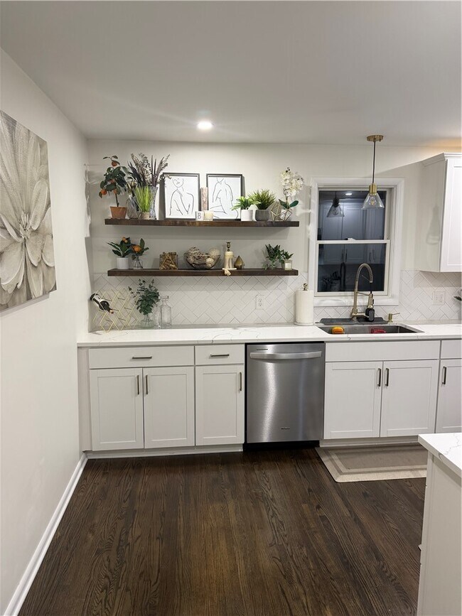 Building Photo - 1560 Blossom Rd