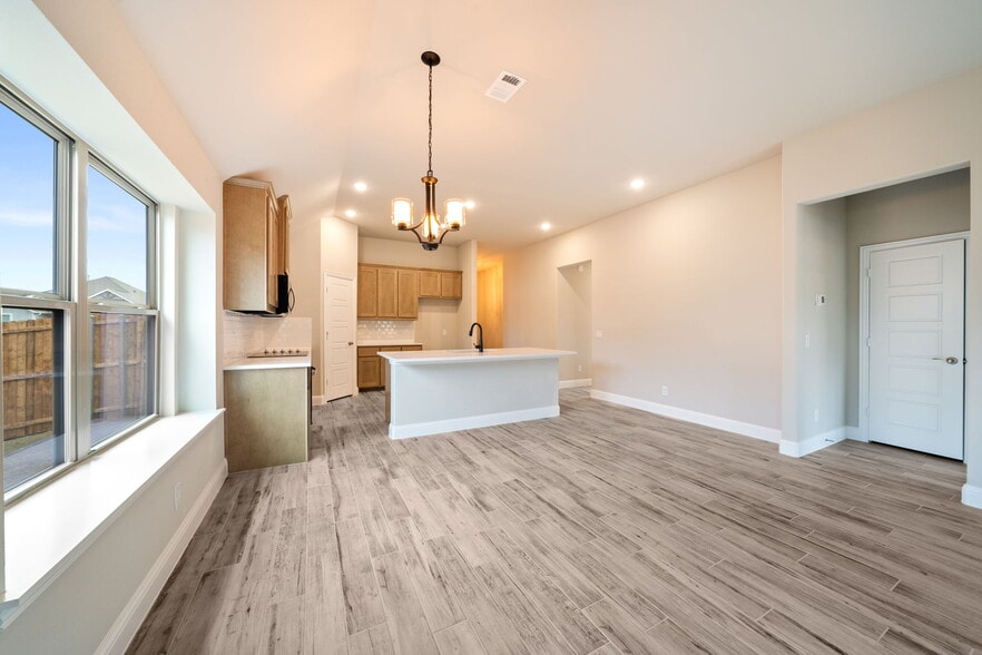 Building Photo - 612 Kyle Dr