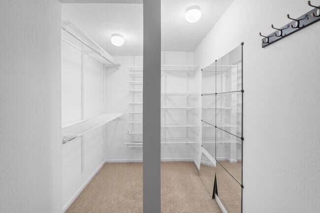 Building Photo - 5514 Beverly Hill St