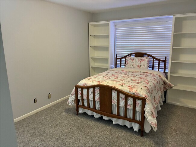 Building Photo - 6349 Briar Rose Dr