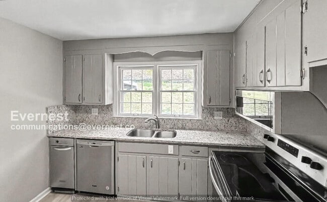 Building Photo - Beautiful 4 Bed & 2 Bath Home with Bonus Room / Pets Accepted