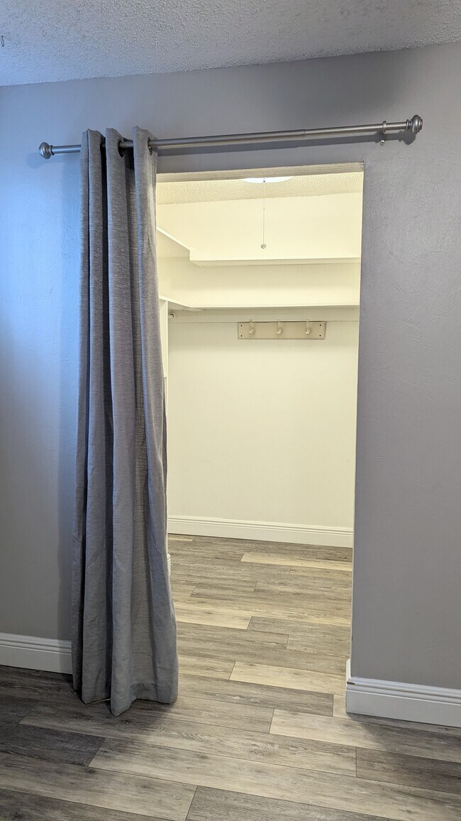 Building Photo - 578 Orange Dr