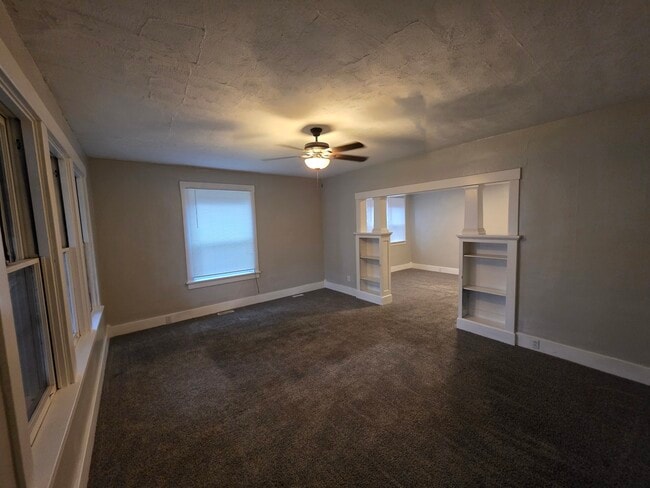 Building Photo - 434 6th Ave S