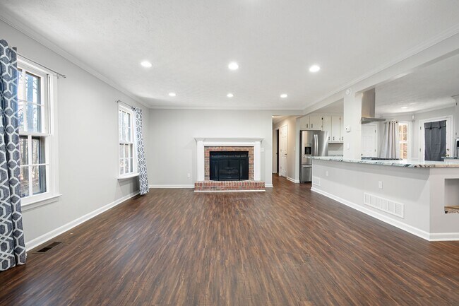 Building Photo - Beautifully Renovated Raised Ranch near Lake Allatoona