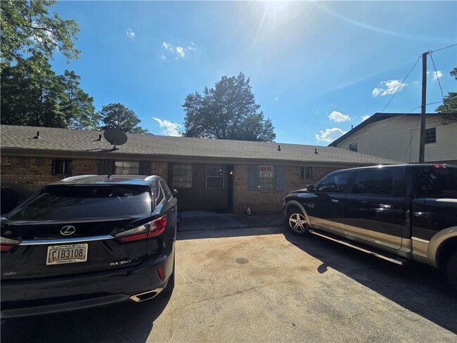 Building Photo - 897 6 Oaks Cir