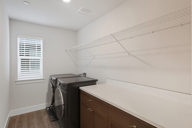 Building Photo - Elegant 4 Bedroom| 2.5 Bathroom Tigard Hom...