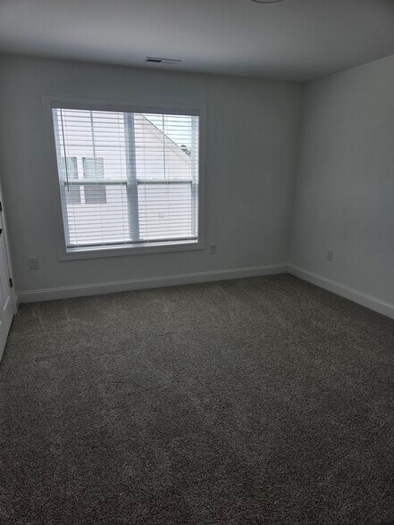 Building Photo - 632 Abigail Taylor Dr