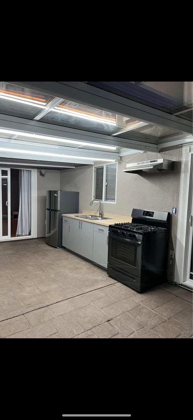 Building Photo - 871 Summer Dr