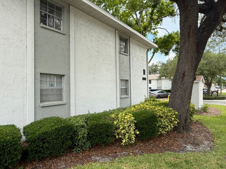 Building Photo - 3802 N Oak Dr
