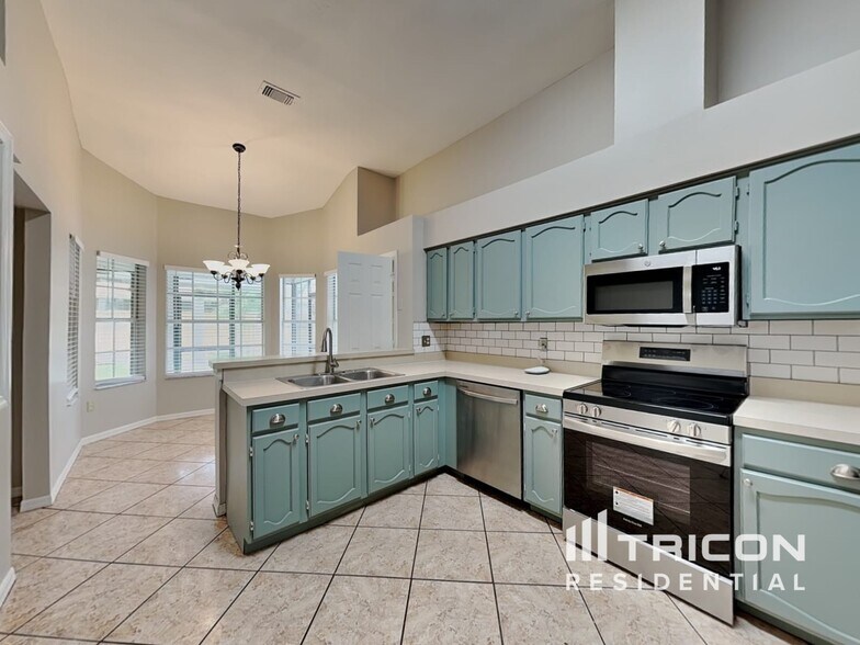 Building Photo - 809 Silversmith Cir
