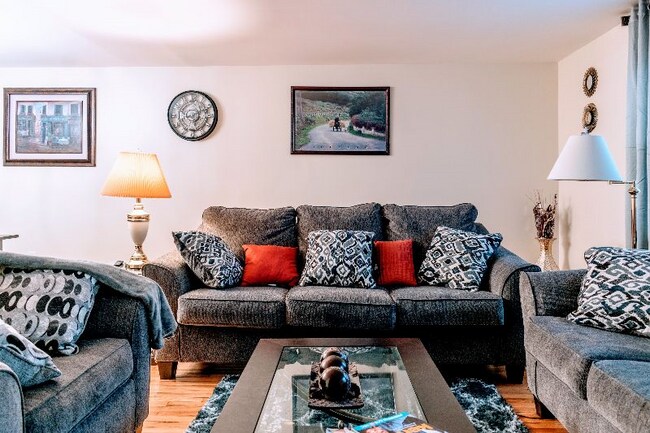 Building Photo - 2 Wimbledon Ln