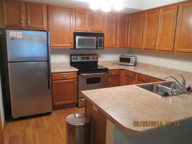 Building Photo - AVAILABLE NOW!!!  2 Bedroom Condo in amazi...