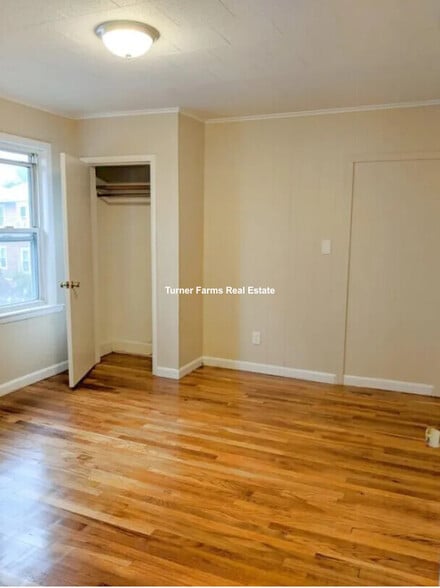 Building Photo - 60 Buzzells Ln