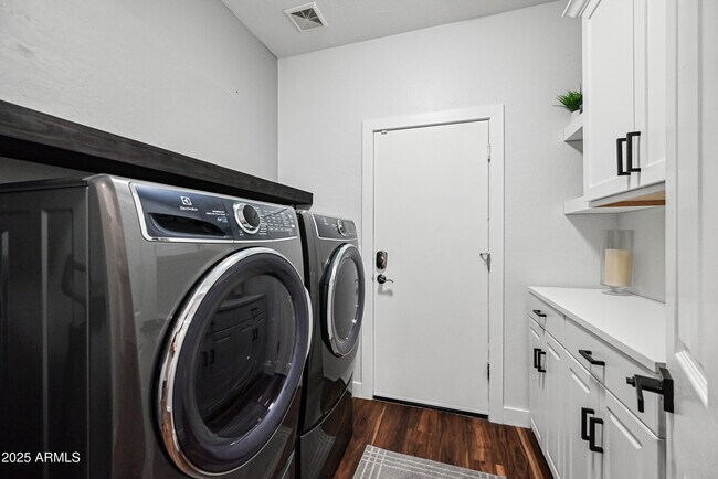 Building Photo - 3156 E Country Shadows St