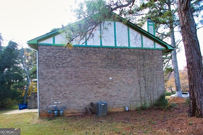 Building Photo - 2139 Golfview Dr SE