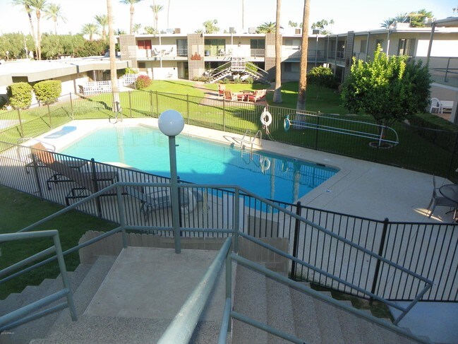 Building Photo - 6815 E 2nd St