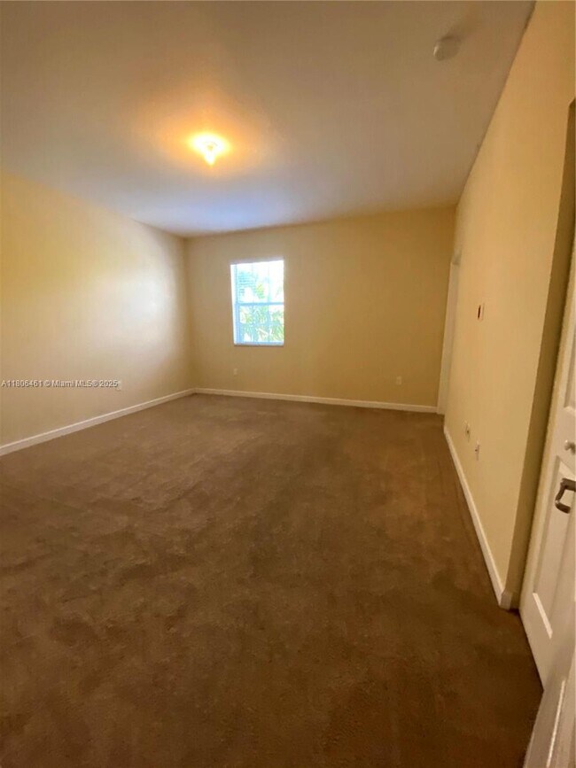 Building Photo - 9401 SW 171st Pl