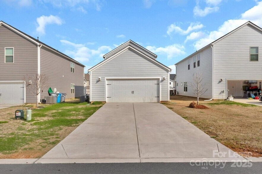 Building Photo - 4013 Armstrong Farm Dr