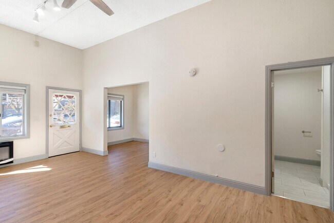 Building Photo - 1411 Encinal Ave - Studio | 1 bathroom