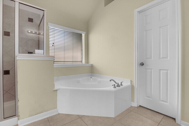 Building Photo - 26110 Basil View Ln