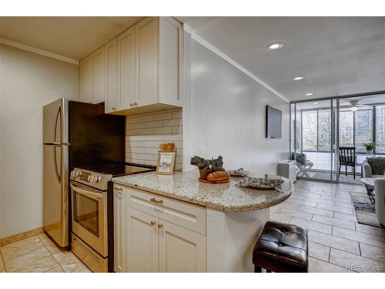 Building Photo - 1050 N Corona St