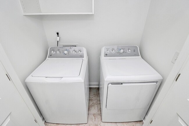 Building Photo - 707 Hoke Ln