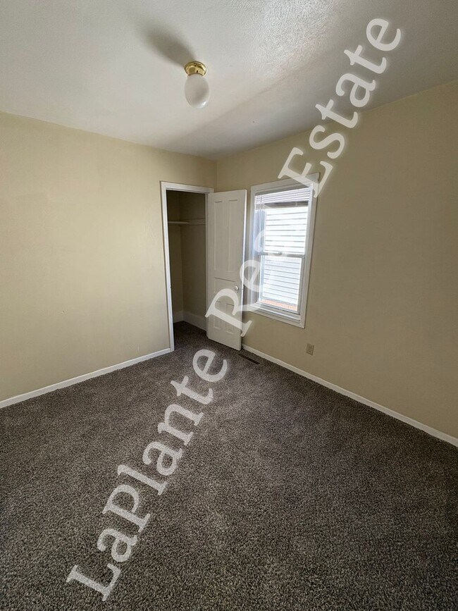 Building Photo - Spacious 4-Bed Home with Fresh Updates in Toledo’s Old South End