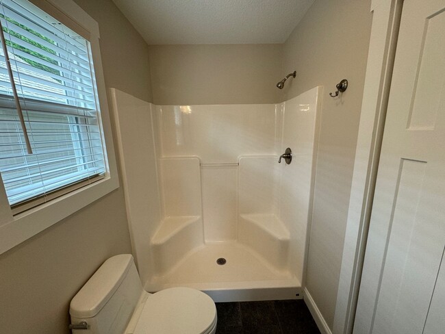 Building Photo - West AVL - Remodeled Two Bedroom Home Avai...