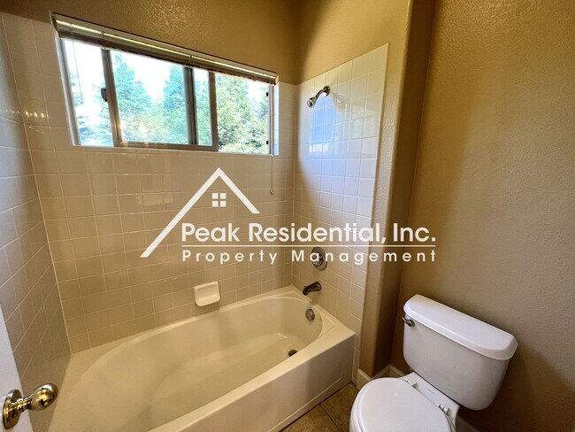 Building Photo - Spacious Anatolia 6bd/3.5ba Home with 5 Car Garage