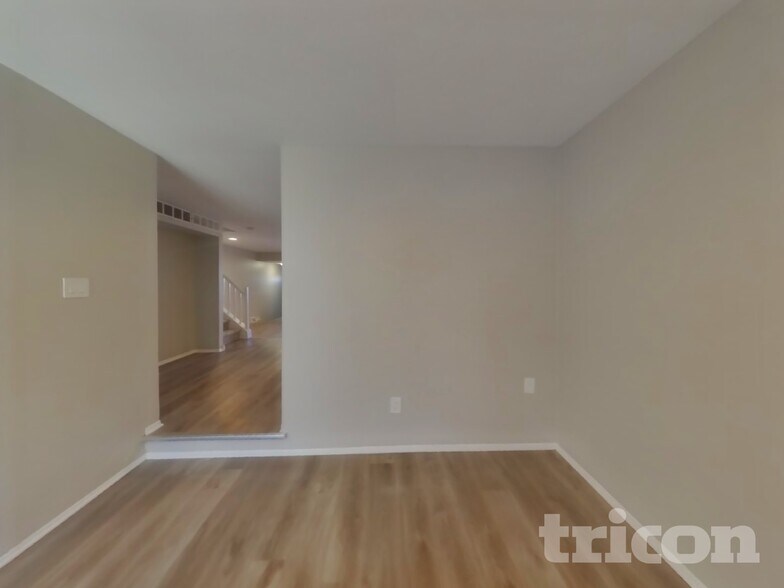 Building Photo - 5127 N Hunters Ct