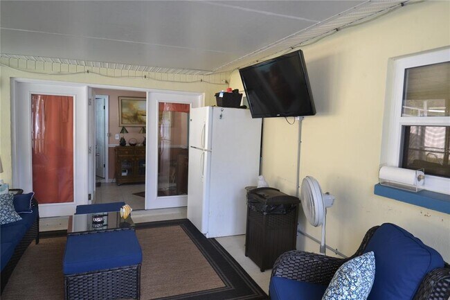 Building Photo - 1712 Suffolk Dr