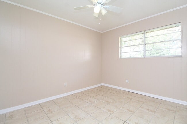 Building Photo - Updated 2BR/1BA Milton Triplex Unit Near Hwy 90 with Tile Flooring, Modern Bath Updates & Voucher...