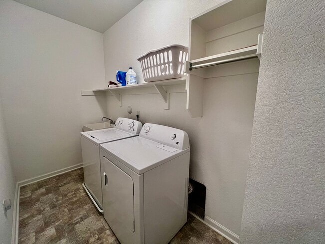 Building Photo - Luxurious 2-Bed Home with Gourmet Kitchen ...
