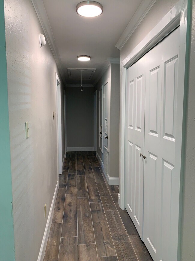 Building Photo - 1021 Autumn Cir