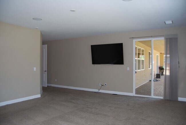 Building Photo - Stunning Single-Level Toll Bros. Home in Gated Damonte Ranch Community