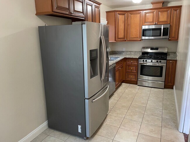 Building Photo - 71 Suffolk Ave