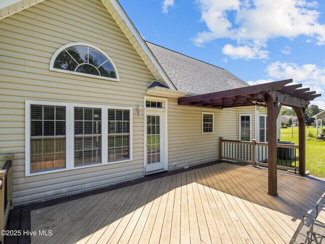 Building Photo - 541 Park Meadows Dr