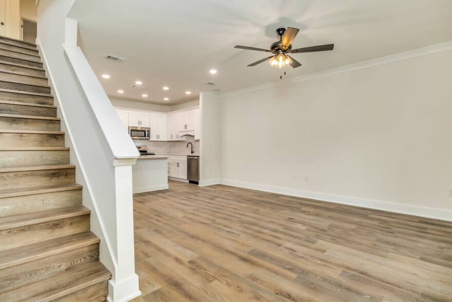 Building Photo - 520 N De Villiers St