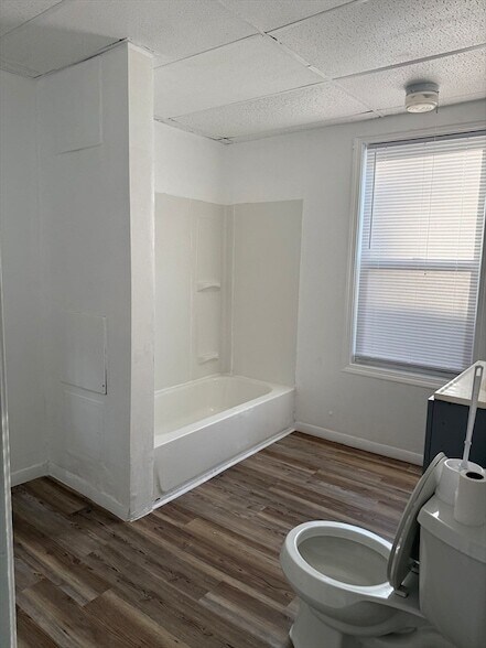 Building Photo - 8 E Kendall St