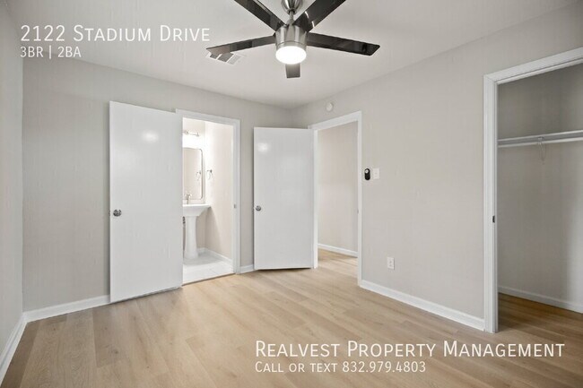 Building Photo - 2122 Stadium Dr