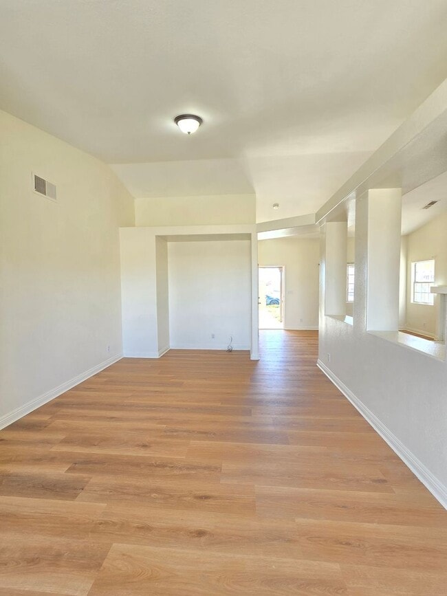 Building Photo - 4 bedroom / 2 bathroom / Open Floor Plan House/ New Vinyl Flooring throughout the house