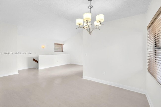 Building Photo - 685 W Park Dr