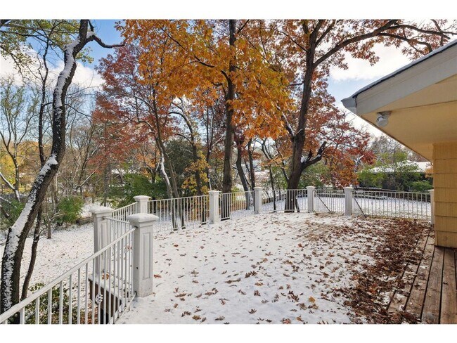 Building Photo - 5207 Doncaster Way