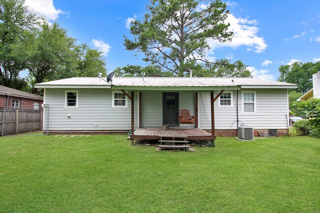 Building Photo - 246 St Paul St