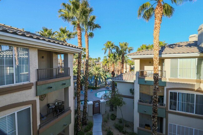 Building Photo - Two Bedroom Condo in Guard Gated Vistana