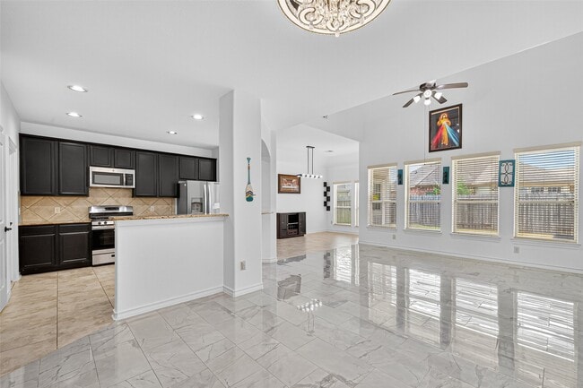 Building Photo - 2019 Argos Dr