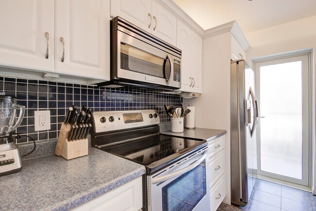 Building Photo - 3100 S Ocean Blvd