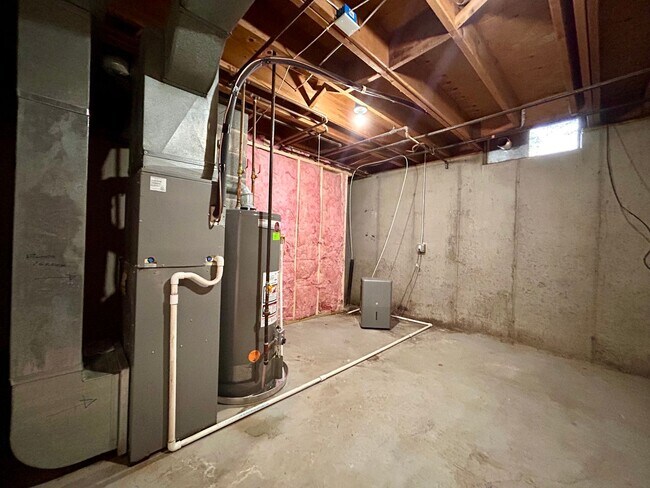 Building Photo - Ivanrest 3689-3695