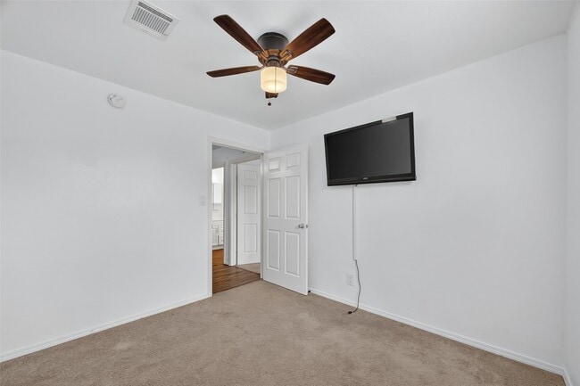 Building Photo - 9858 Sageaspen Ln